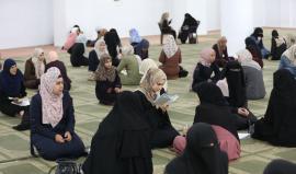 سرد سورة البقرة لحوالي 500 طالب وطالبة بمسجد الخلفاء في معسكر جباليا شمال قطاع غزة