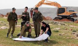 الاحتلال يواصل شق طريق استيطاني شرق طمون ويمنع المزارعين من الوصول لأراضيهم