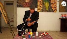 فنان فلسطيني يبدع في إيصال رسالته الوطنية من خلال ريشته ورسوماته