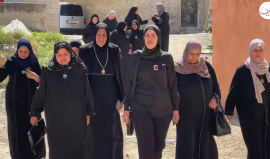 أمهات شهداء كتيبة جنين تزور منزل الشهيد اوس كميل في بلدة قباطية جنوب جنين لتقديم واجب العزاء