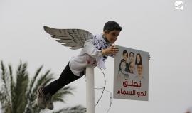 مهرجان (الاحتلال يقتل الطفولة) الذي أقيم على أنقاض البيوت المدمرة في دير البلح