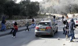 رشق مستوطنين بالحجارة.jpg