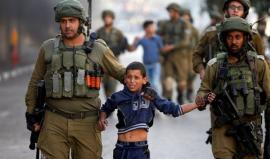 اعتقال طفل (صورة أرشيفية)