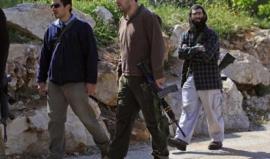 المستوطنون يغلقون طرقًا حيوية وينغصون ليالي العشر الأواخر بالضفة والقدس