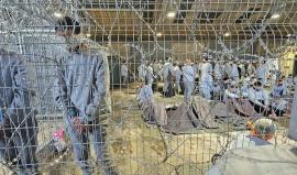 أسرى فلسطينيين في أحد سجون الاحتلال