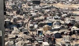 تكدس خيام النازحين في خانيونس جنوب قطاع غزة