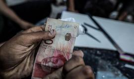 غالبية الأوراق النقدية في غزة تالفة