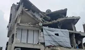 منزل آيل للسقوط في مدينة غزة