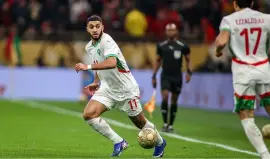 نجم المغرب يعتذر من حارس السنغال بعد واقعة "المنشفة"