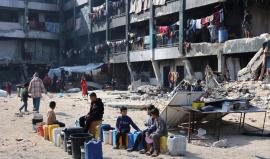 المدينة بلا ماء.. معاناة نازحي غزة تتفاقم مع استمرار انقطاع المياه