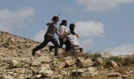 مستوطنون يعتدون بالضرب على طفل _أرشيفية_