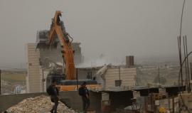 الاحتلال ينفذ عمليات هدم واسعة في النقب والخليل ورام الله