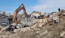 جرافات الاحتلال تهدم منزل فلسطيني في مدينة القدس المحتلة