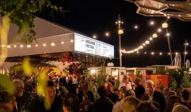 ديرة الفعالية لويز أدلر تستقيل: لا أشارك في إسكات الكُتاب