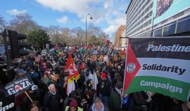 تظاهرة حاشدة في لندن رفضًا لتسليح الاحتلال واتهامات لحكومة "ستارمر" بالتواطؤ في حرب الإبادة بغزة