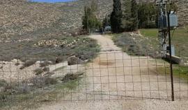 مستوطنون يعتدون على طواقم مصلحة مياه محافظة القدس في عين سامية