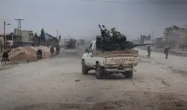 الجيش السوري يسيطر على مطار الطبقة ومناطق غربي الرقة بعد انسحاب "قسد"