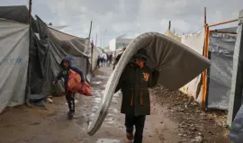 غرق خيام النازحين جراء المنخفض الجوي العاصف بغزة