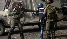 42 صحفيا فلسطينيا يقبعون داخل سجون الاحتلال