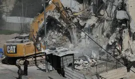 عدوان متواصل على مخيم قلنديا وحصار خانق لبلدة حزما شمال القدس