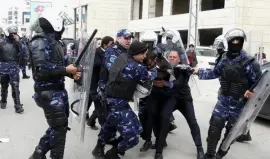 أجهزة السلطة أثناء الاعتداء على المواطنين في رام الله