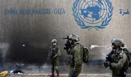 الاحتلال أمام مركز الأونروا في غزة