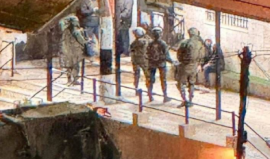 قوات الاحتلال تحاصر المسجد القديم وتحتجز مصلين في كفر نعمة غرب رام الله