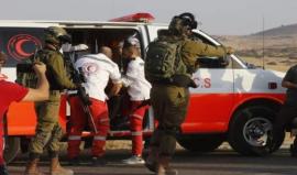 إصابة مواطنين جراء اعتداء جنود الاحتلال عليهما في مخيم قلنديا