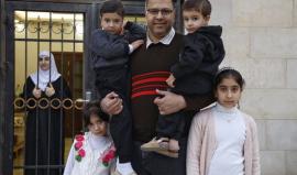 حرّة بلا حرية.. الصحفية سمية جوابرة تحت الإقامة الجبرية منذ عامين