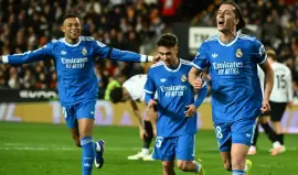 ريال مدريد يواصل مطاردة الصدارة بثنائية في فالنسيا