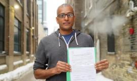 طبيب كندي يُمنع من دخول غزة عبر حافلة أممية بسبب حيازته معدات طبية