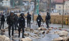 وسط اقتحامات واسعة.. الاحتلال يصعّد عدوانه في القدس ويجبر عائلات على إخلاء منازلها