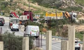 الاحتلال ينصب بوابة حديدية جديدة قرب جسر بلدة الزاوية غرب سلفيت