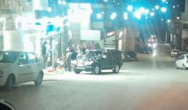 قوات الاحتلال تحتجز شبانًا وتنكل بهم خلال اقتحامها بلدة بيتا في نابلس