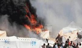 وفاة مواطن وإصابة آخرين إثر حريق خيمة تؤوي نازحين في دير البلح -أرشيفية-
