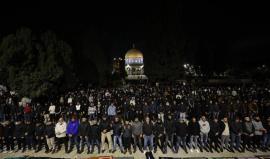 40 ألف مصل يؤدون صلاتي العشاء والتراويح في المسجد الأقصى