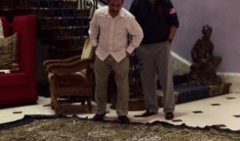 كيف وصلت كسوة الكعبة إلى "إبستين"؟ وثائق وصورة مع رجل أعمال إماراتي تفتح باب الأسئلة