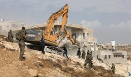 الاحتلال يخطر بهدم وتجريف عشرات المنشآت السكنية والزراعية والصناعية في الضفة الغربية