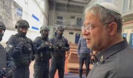 الإرهابي إيتمار بن غفير يواصل اقتحام السجون وتهديد الأسرى