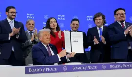 → ترمب خلال حفل التوقيع على ميثاق "مجلس السلام" خلال منتدى دافوس، 22 يناير/تشرين الثاني 2025 / Getty Images