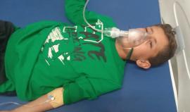 محمد أبو يوسف.. طفل يحرمه "ثقب القلب" من اللعب وتمنعه "الحرب" من العلاج