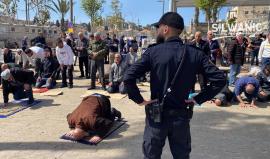 صلاة الجمعة الثالثة من رمضان في محيط باب العامود