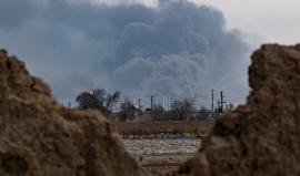 الحرب في الشرق الأوسط تربك الاقتصاد العالمي.. النفط يتجاوز 100 دولار والتوترات تهدد الطاقة والتجارة