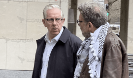 بن جمال، مدير "حملة التضامن مع فلسطين"، وكريس نانيهام، نائب رئيس "تحالف أوقفوا الحرب"