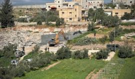 الاحتلال يهدم منزلًا قيد الإنشاء جنوب الخليل ضمن سياسة تهجير ممنهجة