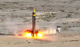 إيران تعلن التحول من الدفاع إلى الهجوم وتتوعد بأسلحة أكثر تطورًا