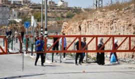 الاحتلال ينصب بوابة حديدية عند مدخل قريتي بردلة وكردلة بالأغوار الشمالية