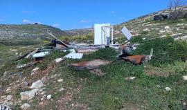 مستوطنون يخربون ويسرقون ممتلكات للمواطنين في تجمع خلة السدرة البدوي قرب بلدة مخماس شمال القدس