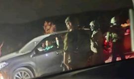 مستوطنون يعتدون على مواطنة جنوب نابلس ويرشون الغاز في وجهها