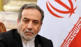 عراقجي: استهداف "إسرائيل" خزانات الوقود في طهران انتهاك للقانون الدولي